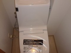 リモコンが壁付けになってトイレもスッキリ☆