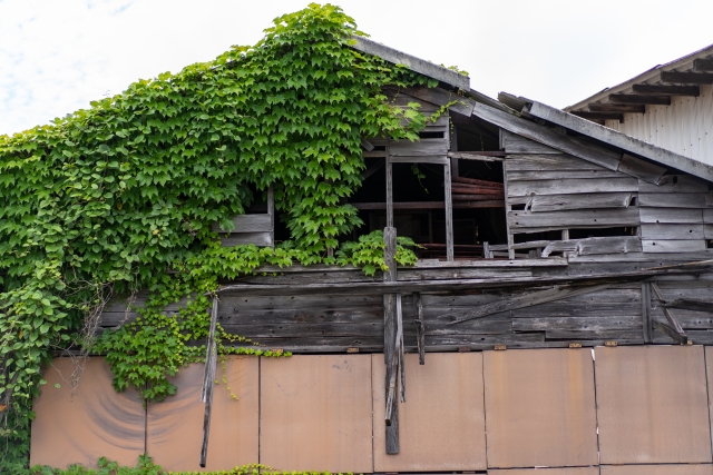 特定空き家に認定されるとどうなる？固定資産税が6倍になる前に知るべきこと