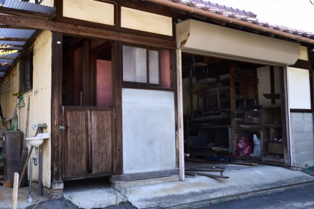 箕面市で実家が空き家化したら？解体費用・補助金・後悔しないためには？