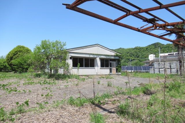 空き家・空き地を放置するリスクと対策｜所有者が今すぐ知るべきポイント